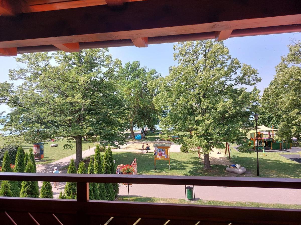 Föveny Apartmanok Balatonfůzfő Exteriör bild