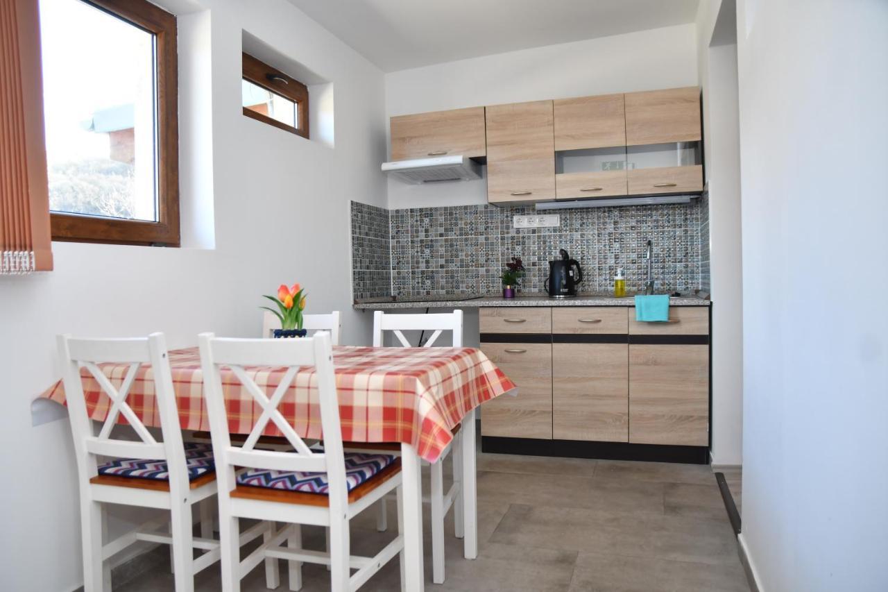 Föveny Apartmanok Balatonfůzfő Exteriör bild