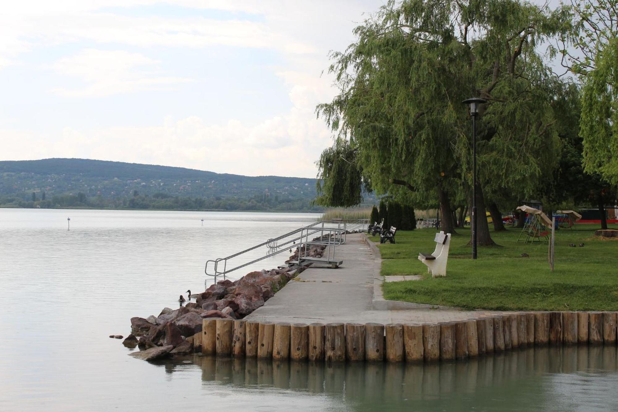 Föveny Apartmanok Balatonfůzfő Exteriör bild